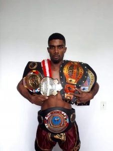Santista campeão de MMA é a principal atração do Jungle Fight 136