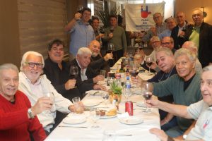 Clube dos Inconvenientes é celebração à vida e à amizade