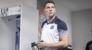 Julio Furch pede rescisão contratual e deve deixar o Santos