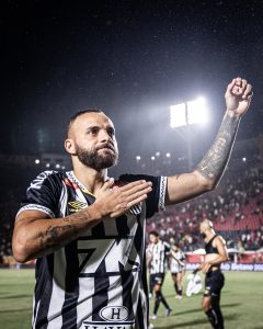 Guilherme volta a se destacar no Santos e segue agradando Cléber Xavier