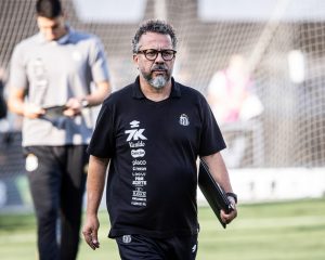Cléber Xavier avalia pausa e pretende melhorar o ataque do Santos