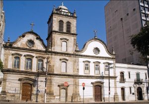 Igreja tradicional em Santos fecha para obras de segurança