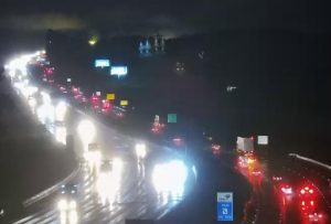 Motoristas enfrentam congestionamento no SAI