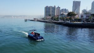 Santos anuncia início de operação de limpeza no mar
