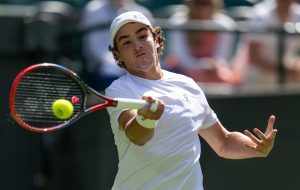 João Fonseca arrasa britânico na estreia e é o mais jovem a vencer em Wimbledon desde Alcaraz