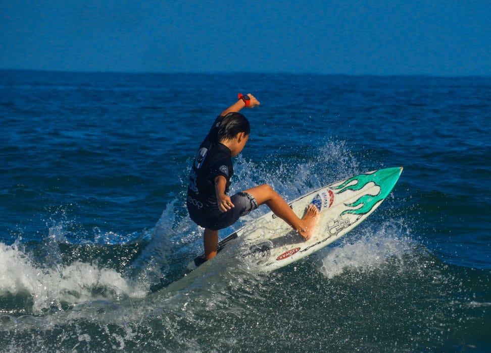 Guarujá recebe etapa do 35º Hang Loose Surf Attack na Praia do Tombo