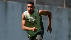 Mbappé é internado com gastroenterite e desfalca Real Madrid no Mundial de Clubes