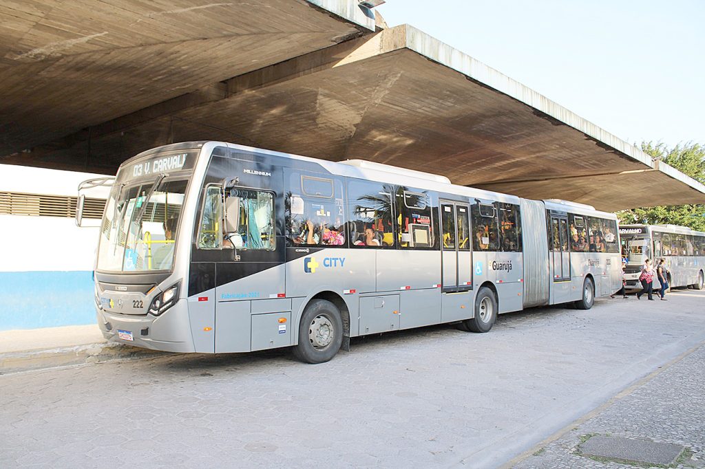 Greve no transporte coletivo de Guarujá atinge a população