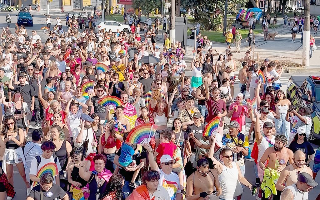Parada do Orgulho LGBT+ celebra envelhecimento e resistência