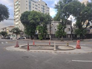 Santos implanta primeira rotatória com ilha de chuva