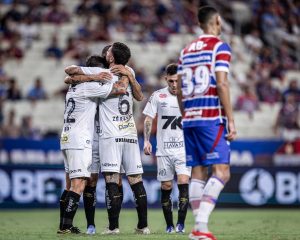 Peixe vence Fortaleza com gol no fim e deixa zona da degola