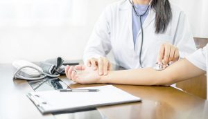 A importância do check-up laboratorial nas diferentes fases da vida