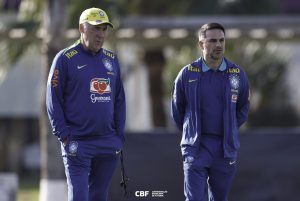Ancelotti realiza primeiro treino da seleção com elenco incompleto