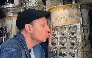 O Sentido Místico dos Beijos entre as Pessoas e Outras Tradições Judaicas do Ato de Beijar