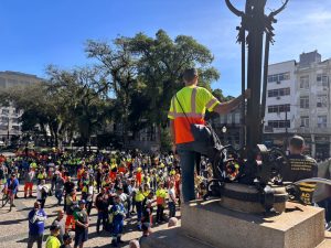 Trabalhadores realizam manifestação contra a nova lei dos portos