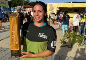Bruna Libório vence prova de canoagem em Angra dos Reis