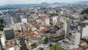Santos orienta donos de imóveis tombados sobre obras e benefícios
