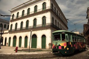 Arraiá da Futrica reúne música, arte e tradição no Centro de Santos