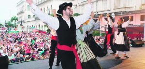 Música, dança e muita alegria: a festa de Portugal já começou