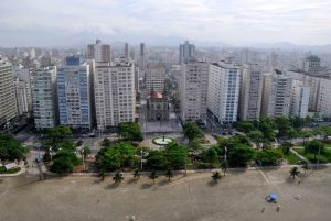 Moradores relatam forte cheiro de gás em bairros de Santos; varredura segue