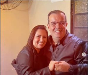 Prefeito de Bertioga festeja antecipação do 13º salário e música caipira