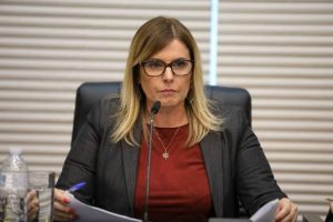 Deputada estadual questiona exame da OAB