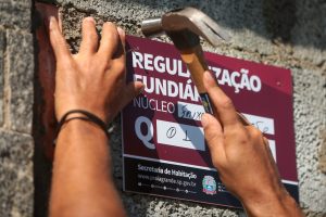 Praia Grande avança na regularização fundiária com entrega de títulos