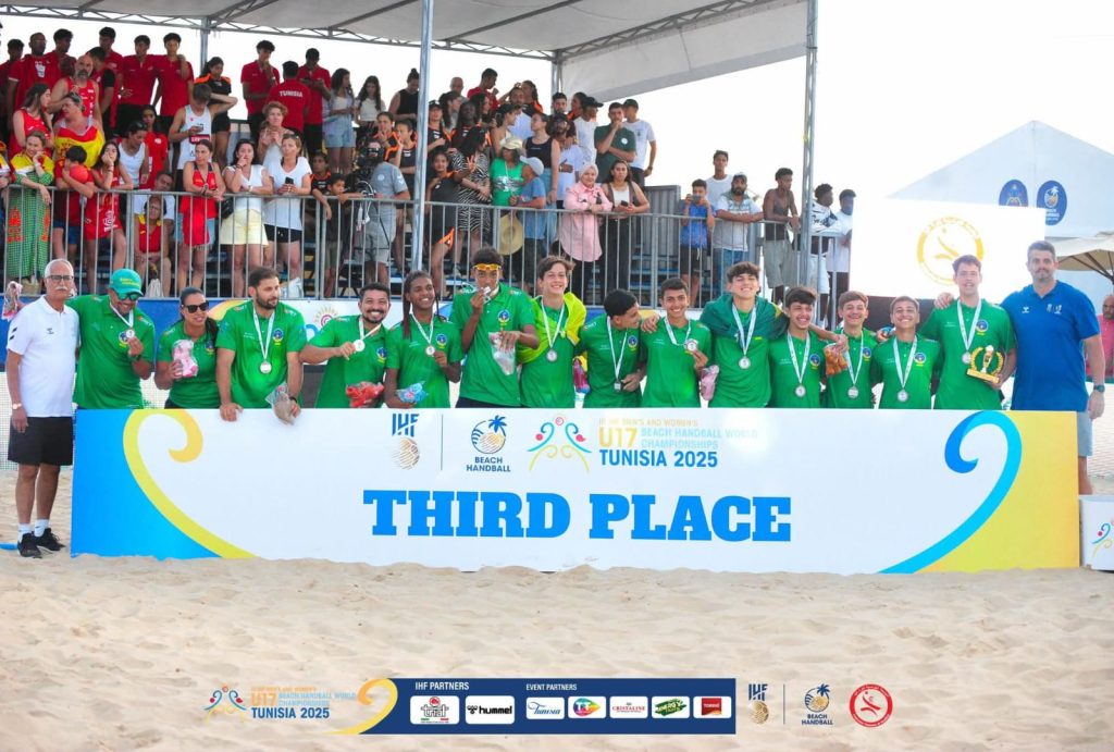 Atletas e técnico de PG conquistam o bronze no Mundial Juvenil de handebol de praia