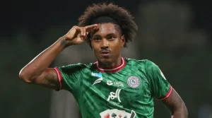 Santos demonstra interesse pelo atacante Vitinho, ex-Flamengo e Botafogo