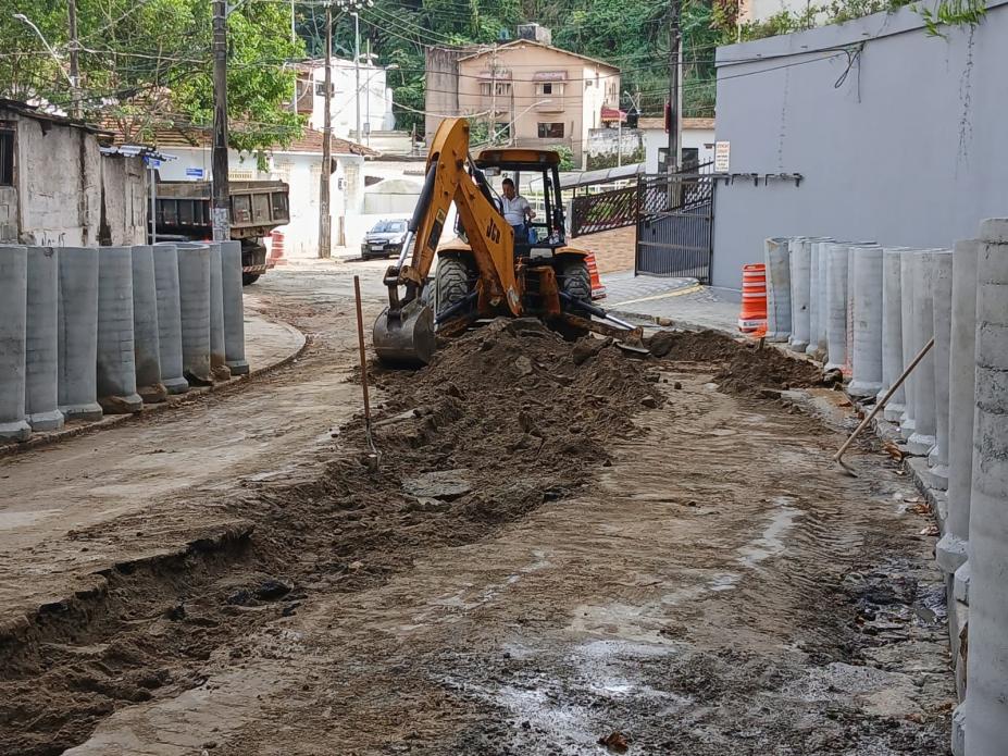 Bairro do José Menino ganha nova drenagem em três ruas