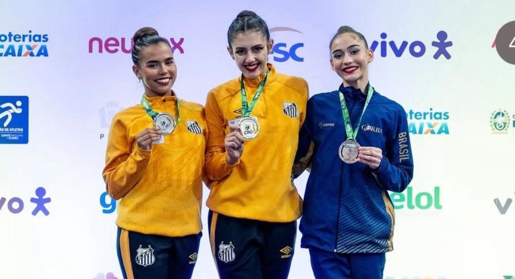 Ginastas de Santos fazem dobradinha em Brasileiro de Ginástica Ritmica