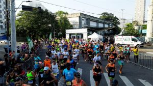 Corrida altera trânsito na orla de Santos