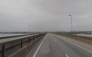 Motociclista fica ferido após engavetamento na Imigrantes, em São Vicente