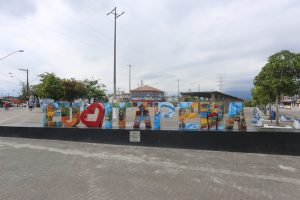 Obras interditam avenida de acesso ao aeroporto em Guarujá