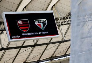 Na reestreia de Crespo, São Paulo perde para o Flamengo e se aproxima do Z-4