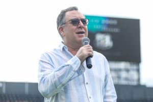 Presidente do Santos pede tranquilidade e cautela nas contratações do meio do ano