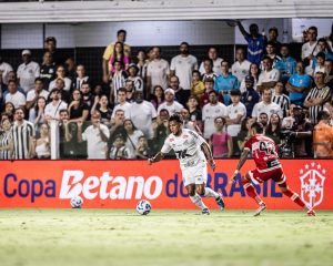 Santos é multado em R$ 95 mil por confusão na Vila Belmiro em jogo com o CRB na Copa do Brasil