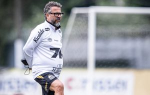 Santos amarga crise no Brasileirão e Cleber Xavier exige mais eficiência do time
