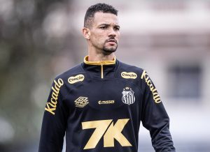 Zé Ivaldo desperta interesse de clubes asiáticos e pode deixar o Santos
