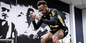 Cléber Xavier projeta Neymar de falso 9 no Santos e destaca versatilidade: ‘É arco e a flecha’