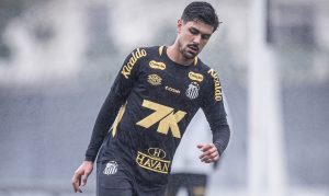 Santos rescinde contrato com o zagueiro João Basso