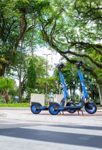Guarujá lança aluguel de patinetes elétricos