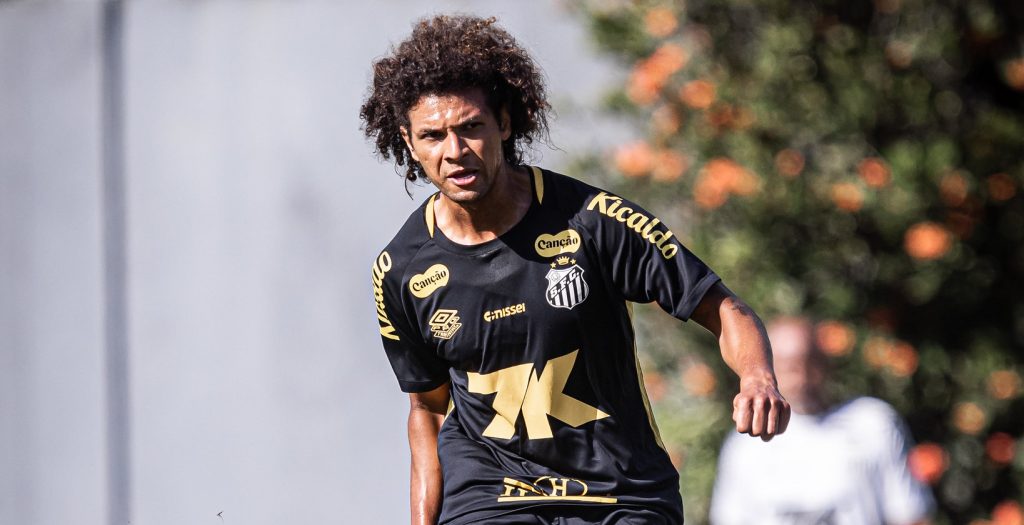 Willian Arão revela emoção ao assinar com o Santos e fala sobre adaptação e futuro no clube