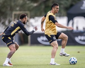 Neymar retorna ao CT Rei Pelé após nascimento da filha