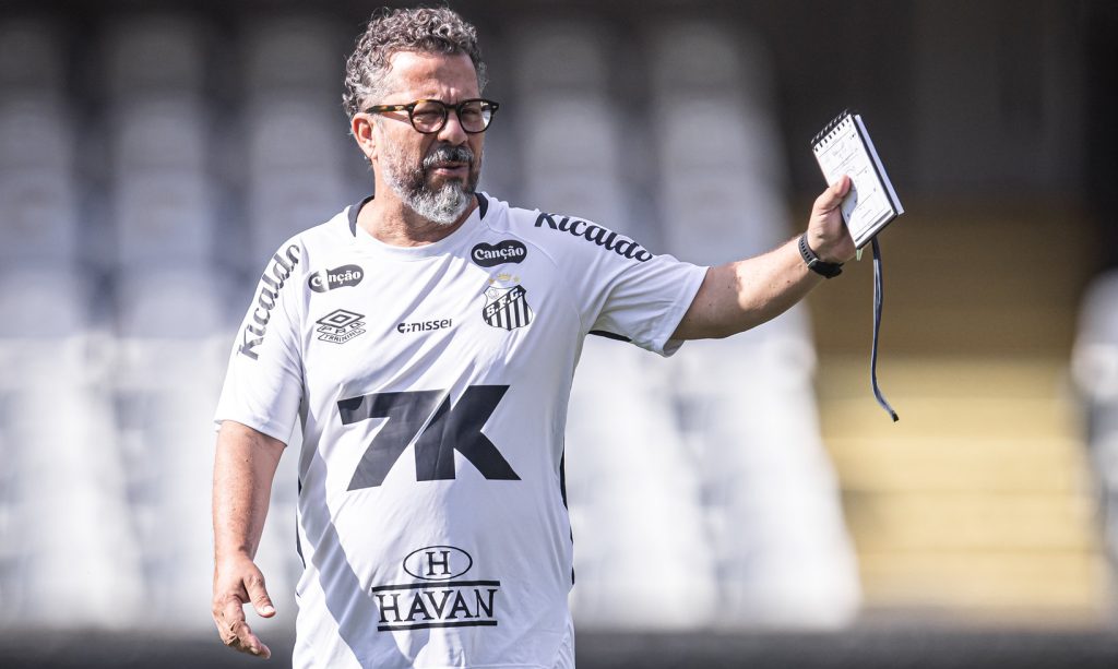 Cléber Xavier define metas ‘realistas’ para o Santos na temporada