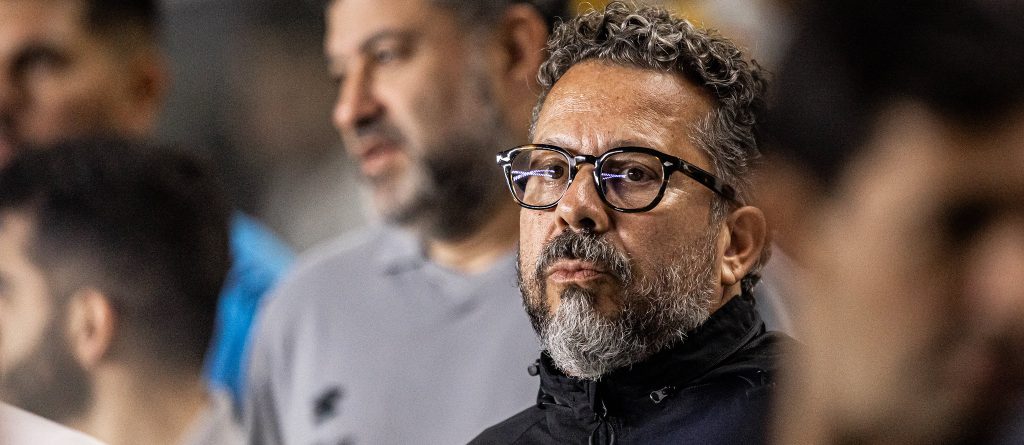 Cleber Xavier vê Neymar com dupla função no Santos e elogia craque: ‘Um exemplo para os outros’