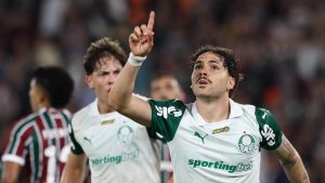 Palmeiras aprimora bola parada antes do clássico e Maurício exalta força coletiva