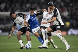 Corinthians segura o líder Cruzeiro, empata e ameniza crise no Campeonato Brasileiro
