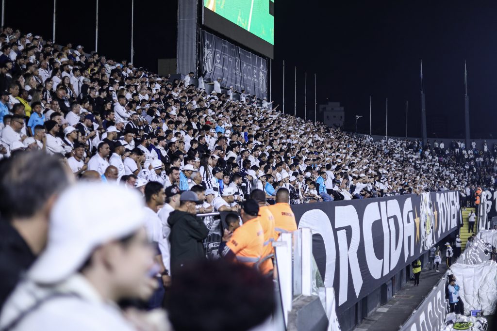 Organizada do Santos se reúne com diretoria, cobra técnico e pede postura ‘rígida’ com Neymar