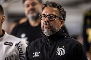 Cleber Xavier aponta falta de pontaria como principal causa da derrota do Santos para o Inter